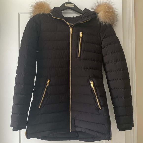 Moose Knuckles xs jacket. Fur hood liner is removable. - Picture 1 of 7